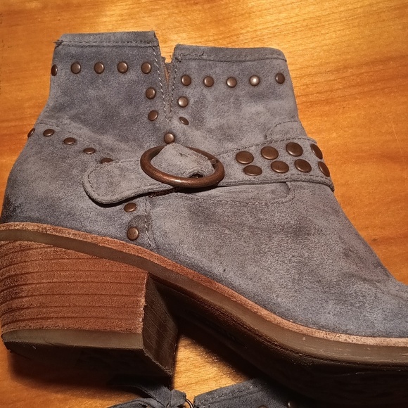 Sofft Light Blue Suede Ankle Boots with Studded Strap Size 6 - Picture 5 of 11